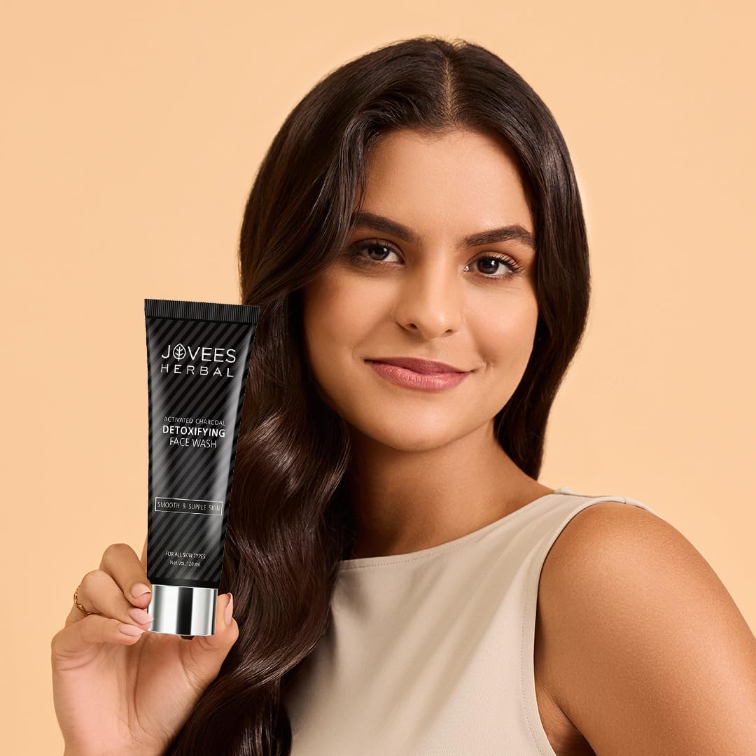 Jovees Activated Charcoal Detoxifying Face Wash (120ml) Anti Pollution | Deep Pore Cleansing | Oil Control | Removes Dirt & Impurities | Smooth Suitable for Acne Prone Skin | All Skin Types