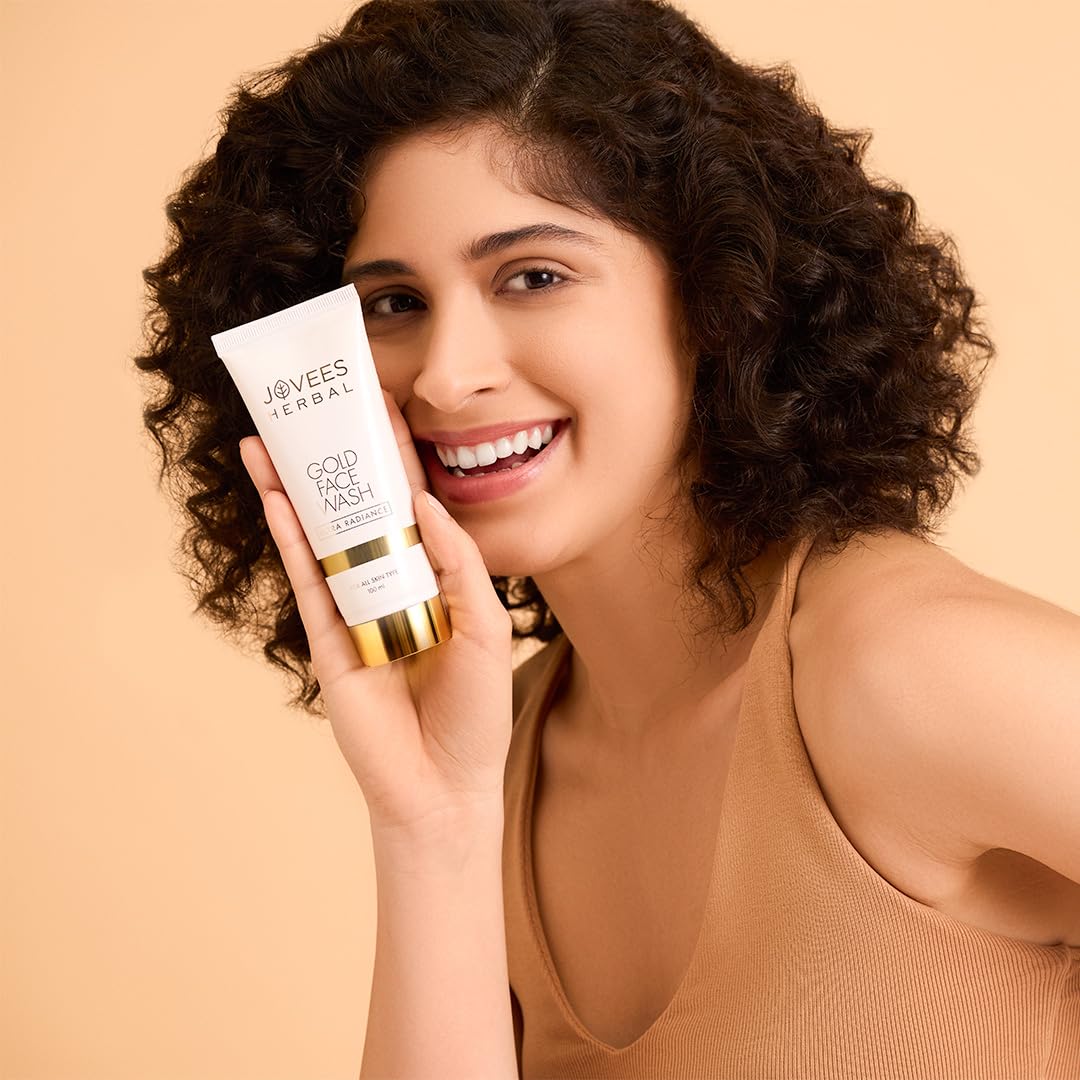Jovees Ultra Radiance Gold Face Wash (100ml) Gives Nourished & Hydrated Skin | Reduce Dark Spot And Improves Skin Texture | Anti - Ageing For All Skin Types | Daisy Flower & Beet Root Extract