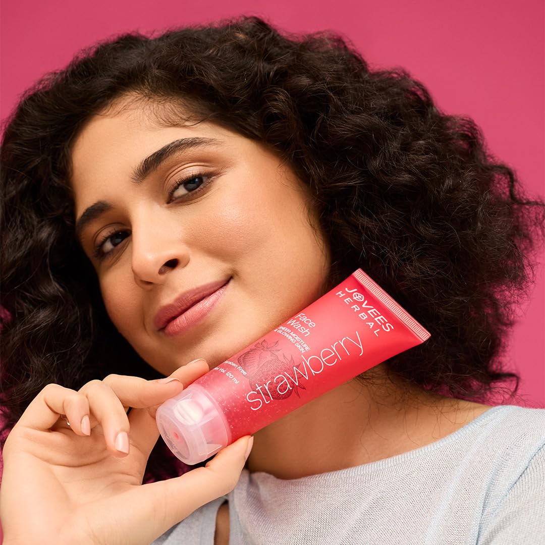 Jovees Strawberry Face Wash with Strawberry Extracts (120ml) For Normal to Dry Skin | Treats Wrinkles | Soft | Deep Cleansing | Vitamin E & Jojoba | For Women/Men | For Hydrating & Glowing Skin